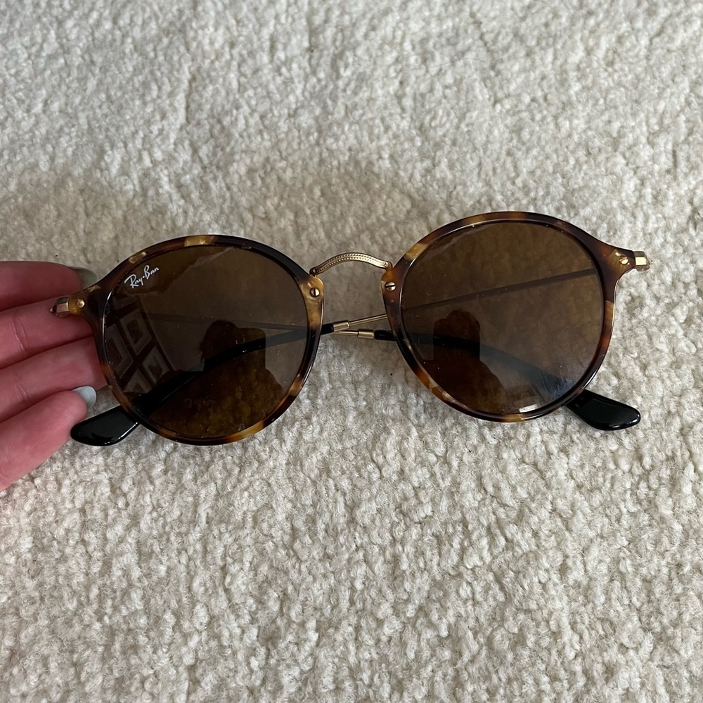 Ray-Ban Round Fleck Sunglasses